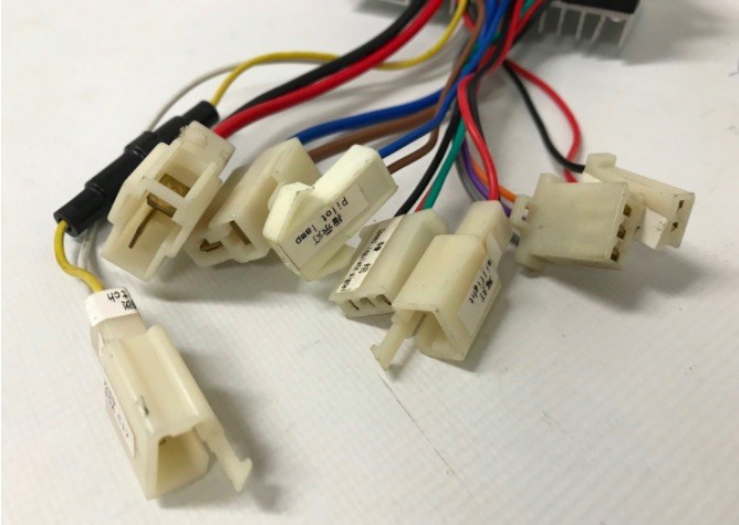 (7L1b) Controller 24V  20Amp. 8 stekkers 