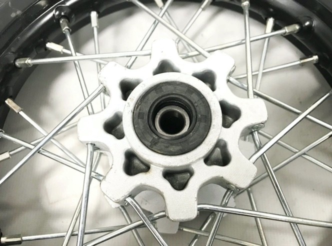 (209D4a) 10 inch velg + band + binnenband (voor)