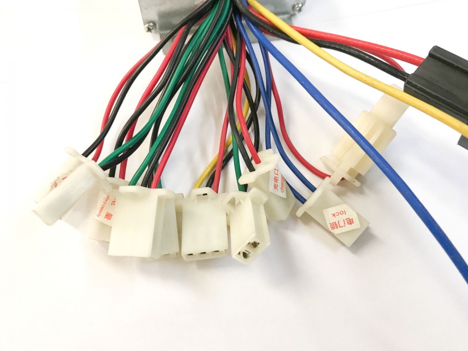 (8E2c) Controller 36V / 800watt 11 stekker 2 draden (9070019)