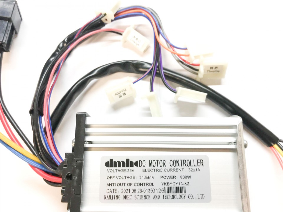 (7G3e) Controller 36V / 600-800w 8stekkers / 6draden (9070042)
