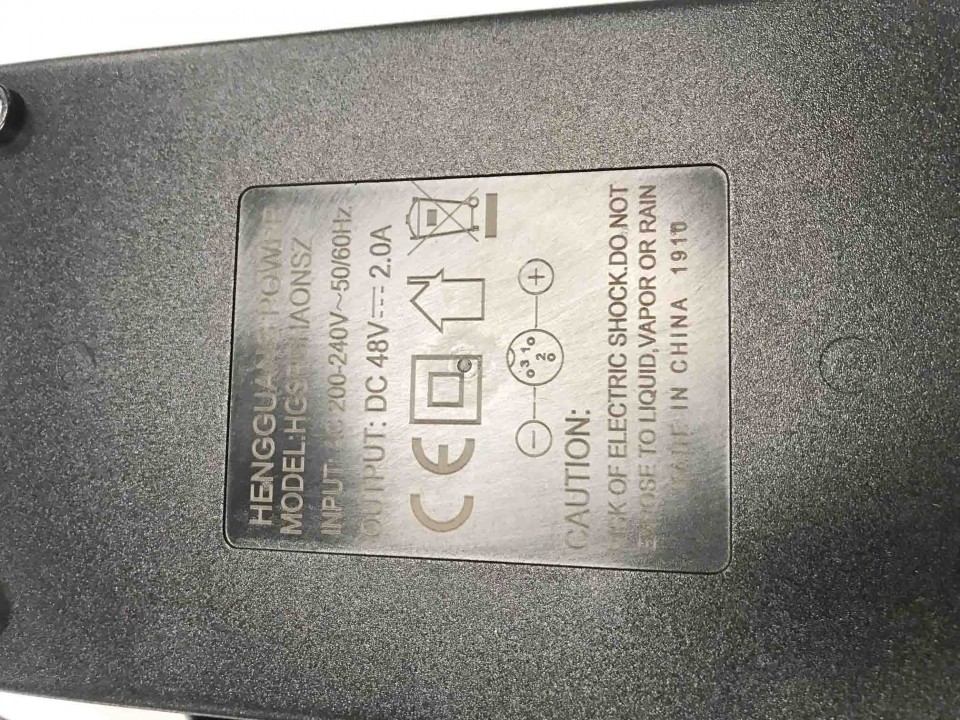 (7i4a) Accu oplader 48V 2.0A