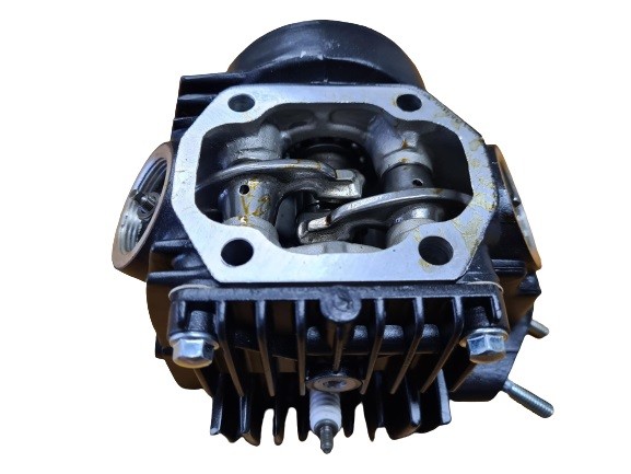 (15E4d) Cilinderkop 50cc compleet