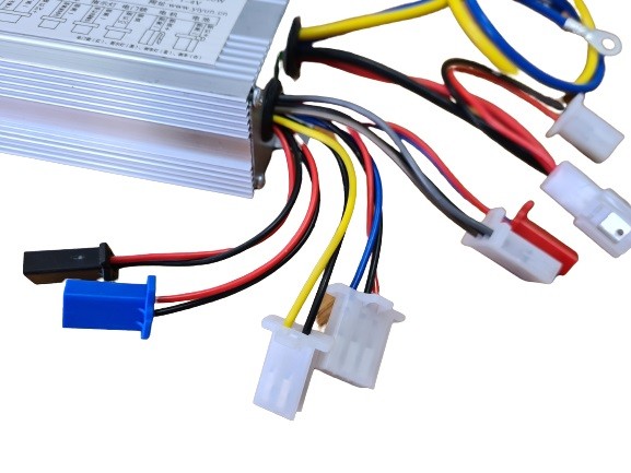 (8G2b) Controller 36V / 800watt 8 stekkers 2 kabels