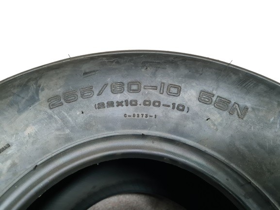 (211A2a) 16 inch Maxxis band 255/50-16