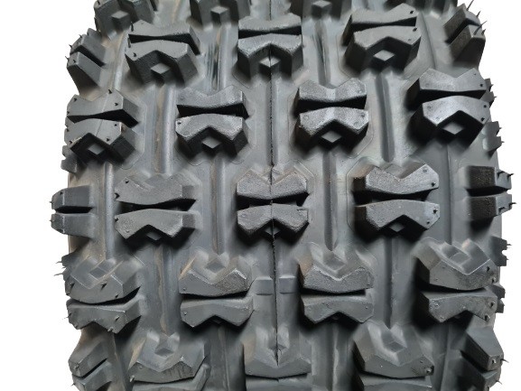 (211A2b) Achterband met velg 20x11.00-10 