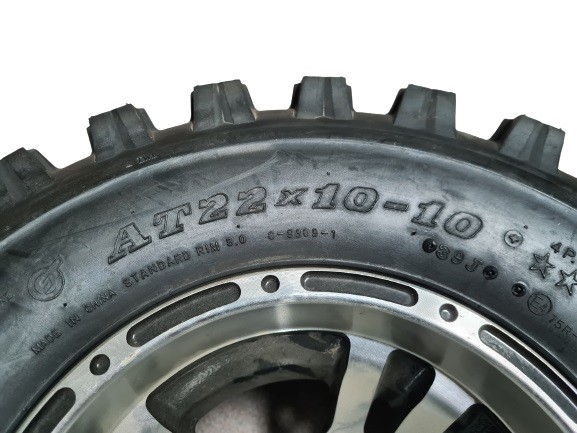 (211A2e) Achterband met velg Ambush 22x11.00-10 