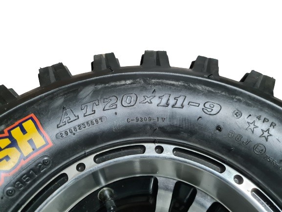 (211A3b) Achterband met velg Ambush 20x11-9 