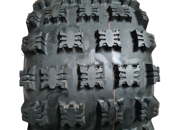 (211A3b) Achterband met velg Ambush 20x11-9 