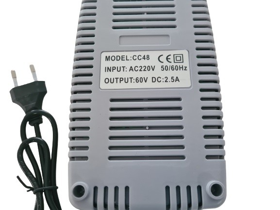 (8D4b) Accu oplader 60V 2.5A (9070262)