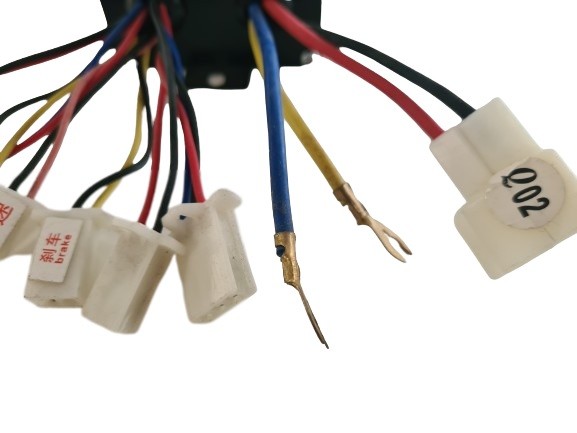 (7G3d) Controller 36V / 1000 watt 8stekkers / 2 kabels