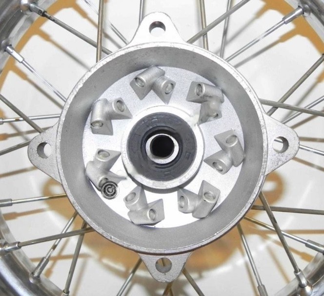 (21B4b) 12 inch achtervelg as 12mm