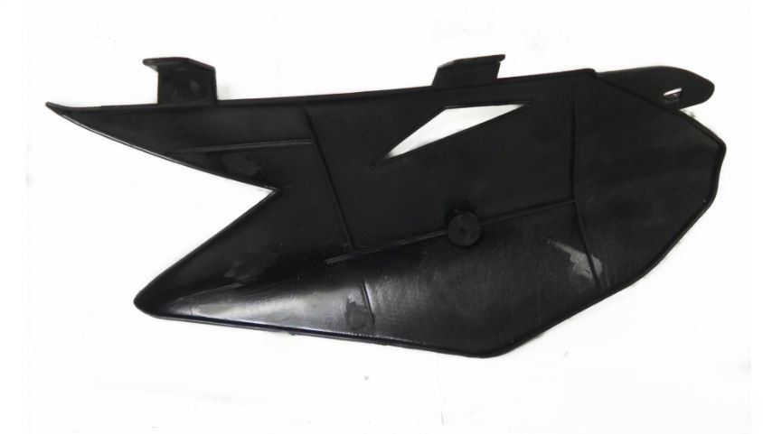 (24E3a) Zijkap rechts achter Sky 125cc 4 takt