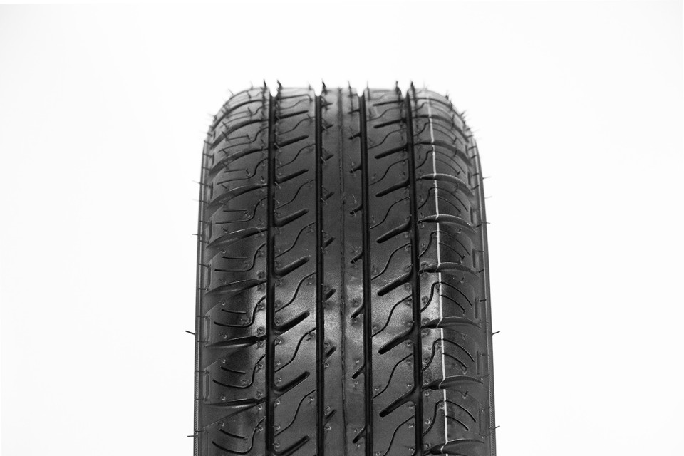 (208A4b) Buitenband 125/65-12 Tubeless Sterk - Brommobiel / Citycar band