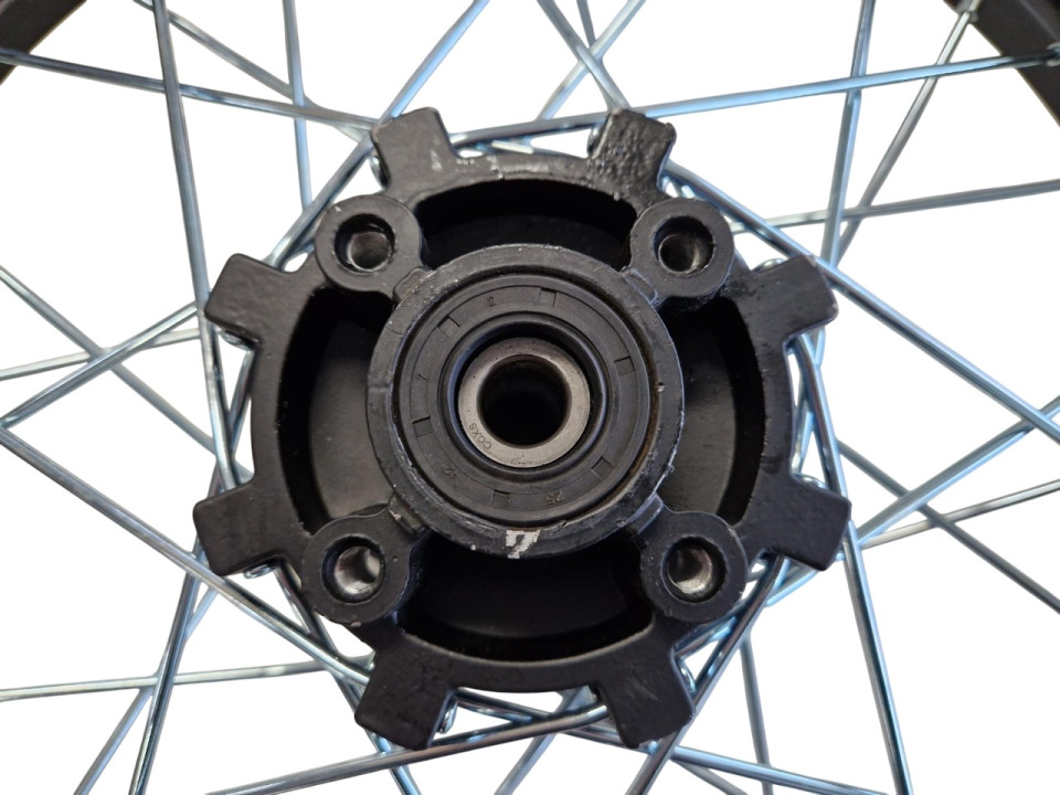 (220B3b) Achterwiel 16inch (nieuwe verbeterde naaf)