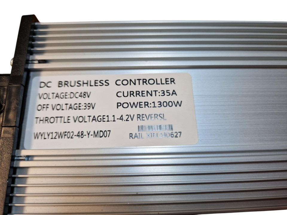 (8G1b) Controller 48V / 1300watt 9 stekker 3 draden