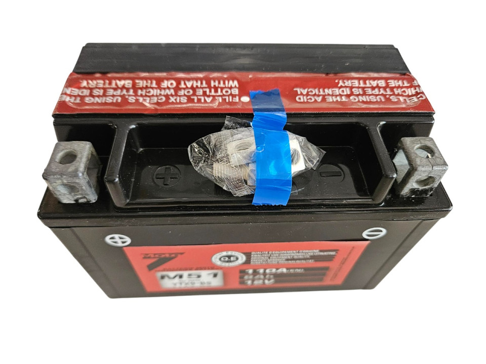 (15B4a) (AANBIEDING) Accu 12 volt / 8.0Ah met zuur