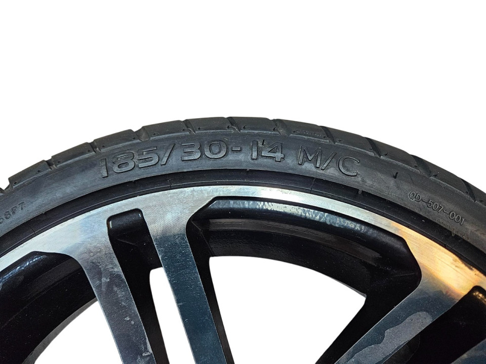 (211A3c) Voorband met velg 185/30-14