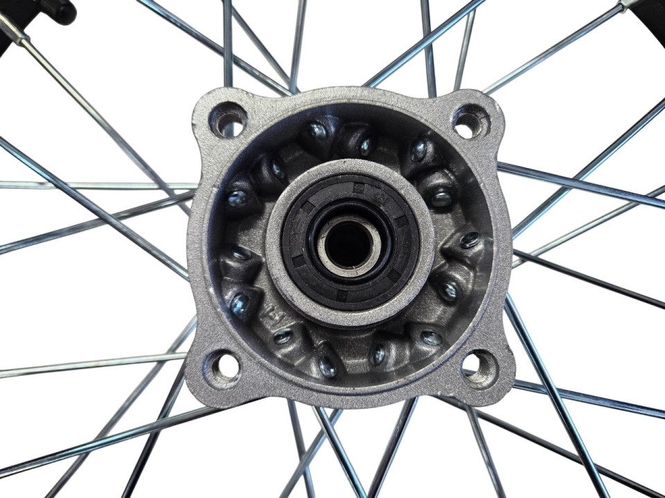 (209A1a) 14 inch velg + band as 12mm (voor)