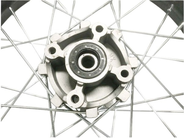 (210C2a) 16 inch velg + band (achter)