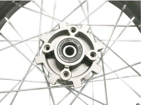 (210C2a) 16 inch velg + band (achter)