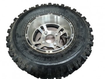 (211A2b) Achterband met velg 20x11.00-10 