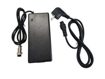 (8D1d) Oplader 36 volt 2.0Ah Lithium accu